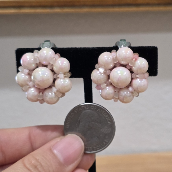 Chic 80s Pink Faux Pearl Cluster Earrings - Picture 4 of 4